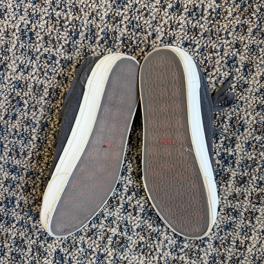 Taos Footwear Casual Canvas Sneakers in Charcoal Worn Once! - Picture 3 of 6